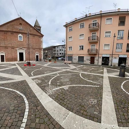 Al Campanile Centro Storico Ampio Luminoso E Panoramico Appartamento Trilocale Carsoli Exterior foto