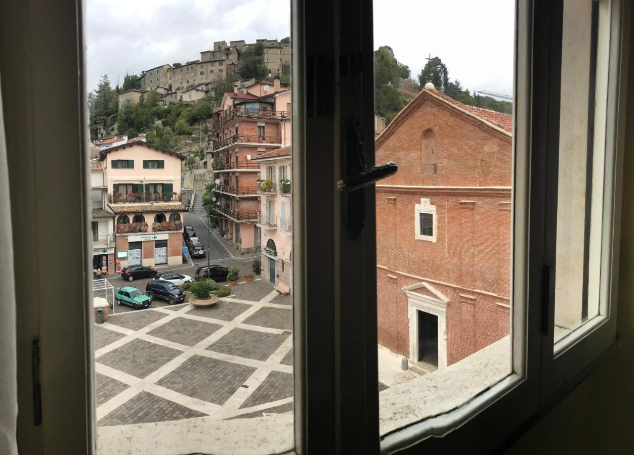 Al Campanile Centro Storico Ampio Luminoso E Panoramico Appartamento Trilocale Carsoli Exterior foto
