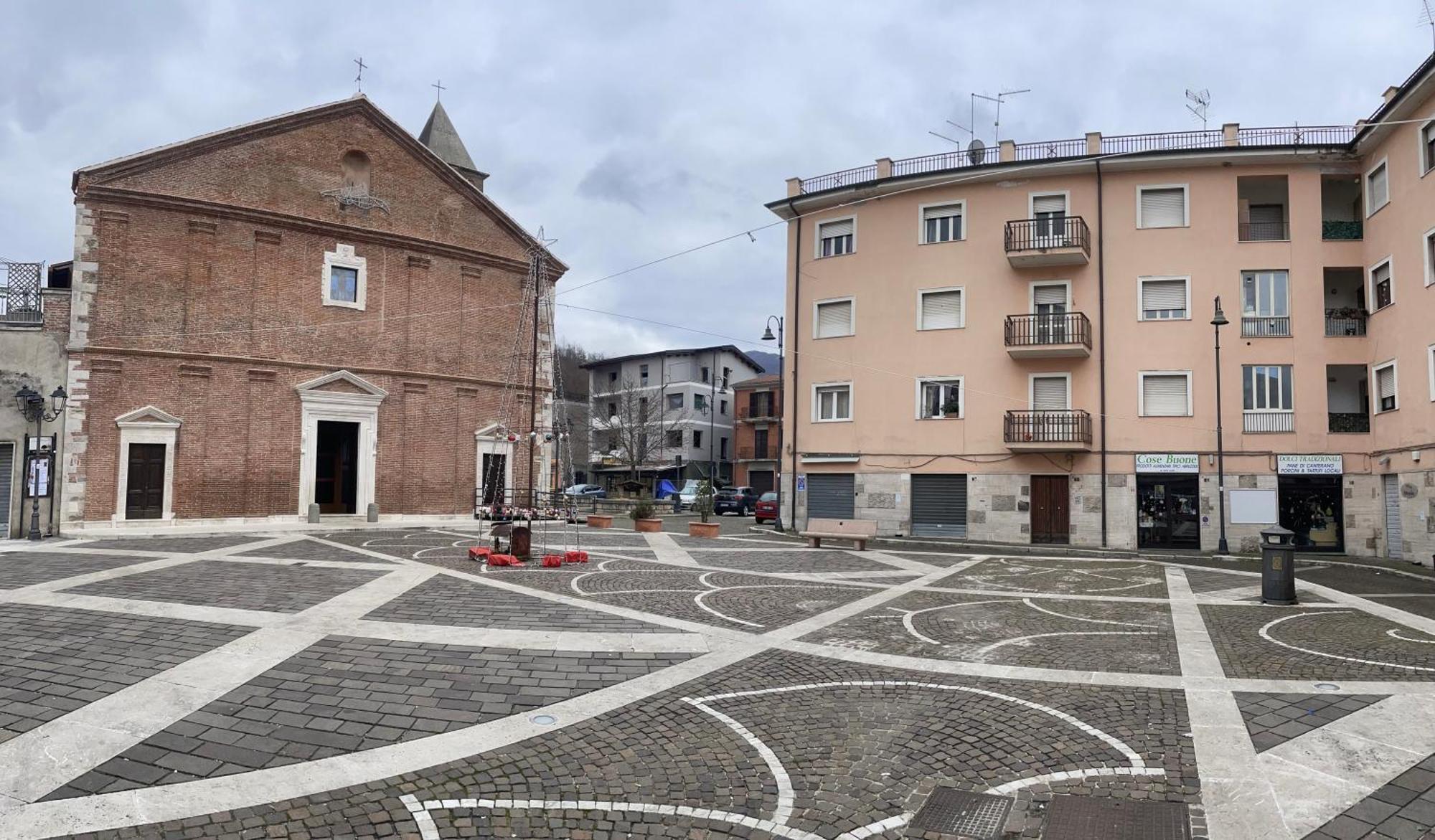 Al Campanile Centro Storico Ampio Luminoso E Panoramico Appartamento Trilocale Carsoli Exterior foto