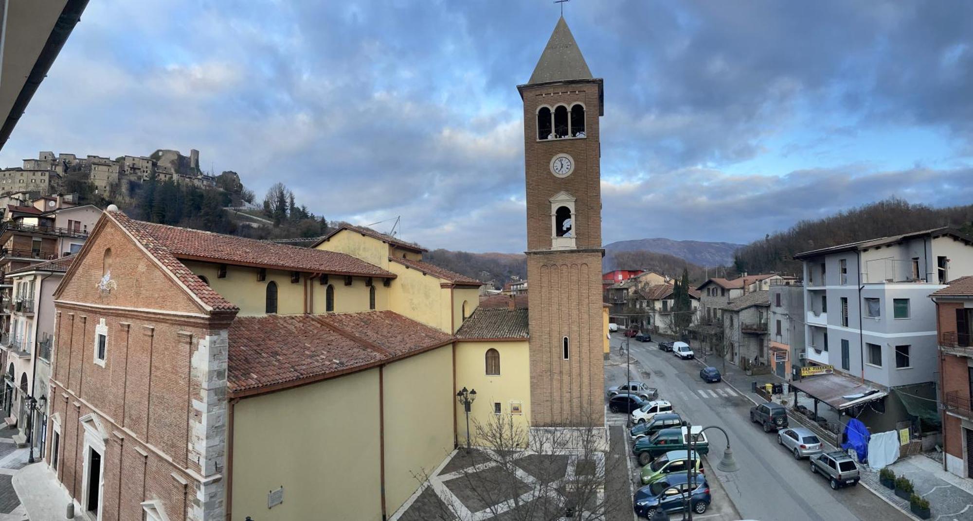 Al Campanile Centro Storico Ampio Luminoso E Panoramico Appartamento Trilocale Carsoli Exterior foto