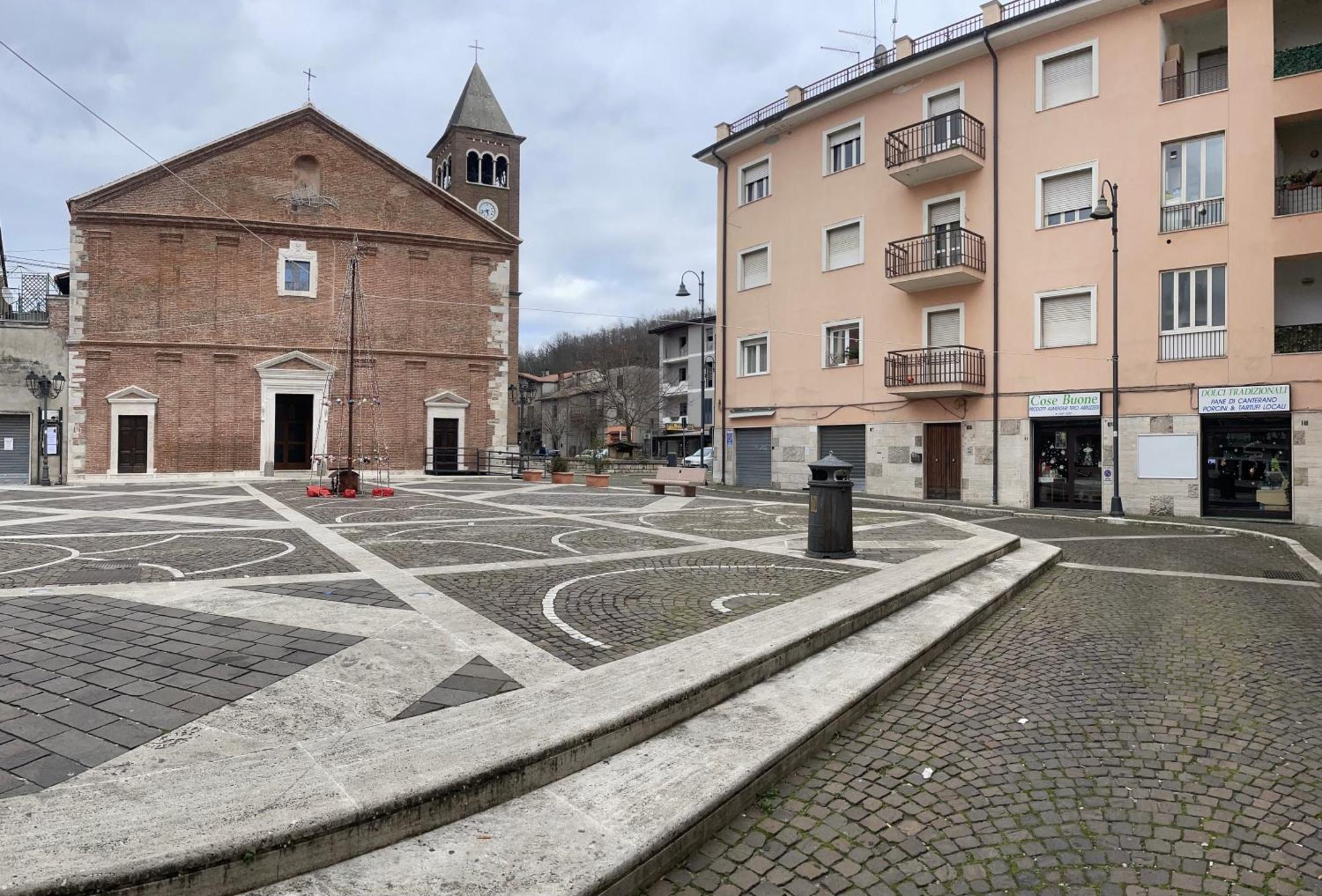 Al Campanile Centro Storico Ampio Luminoso E Panoramico Appartamento Trilocale Carsoli Exterior foto